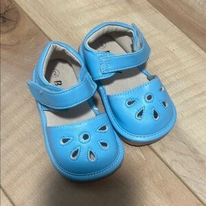 Baby “squeaker” learn to walk shoes